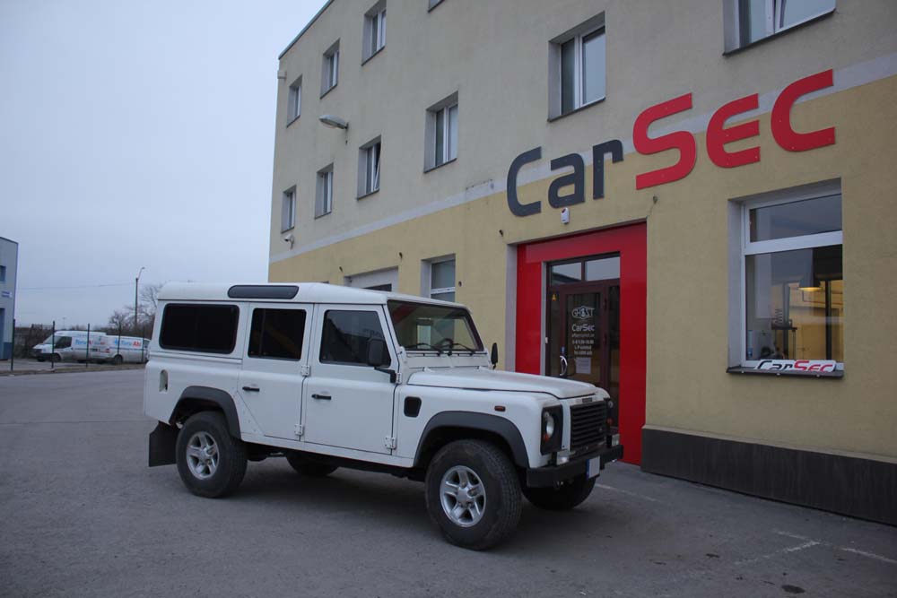 Land Rover Defender Toonitud