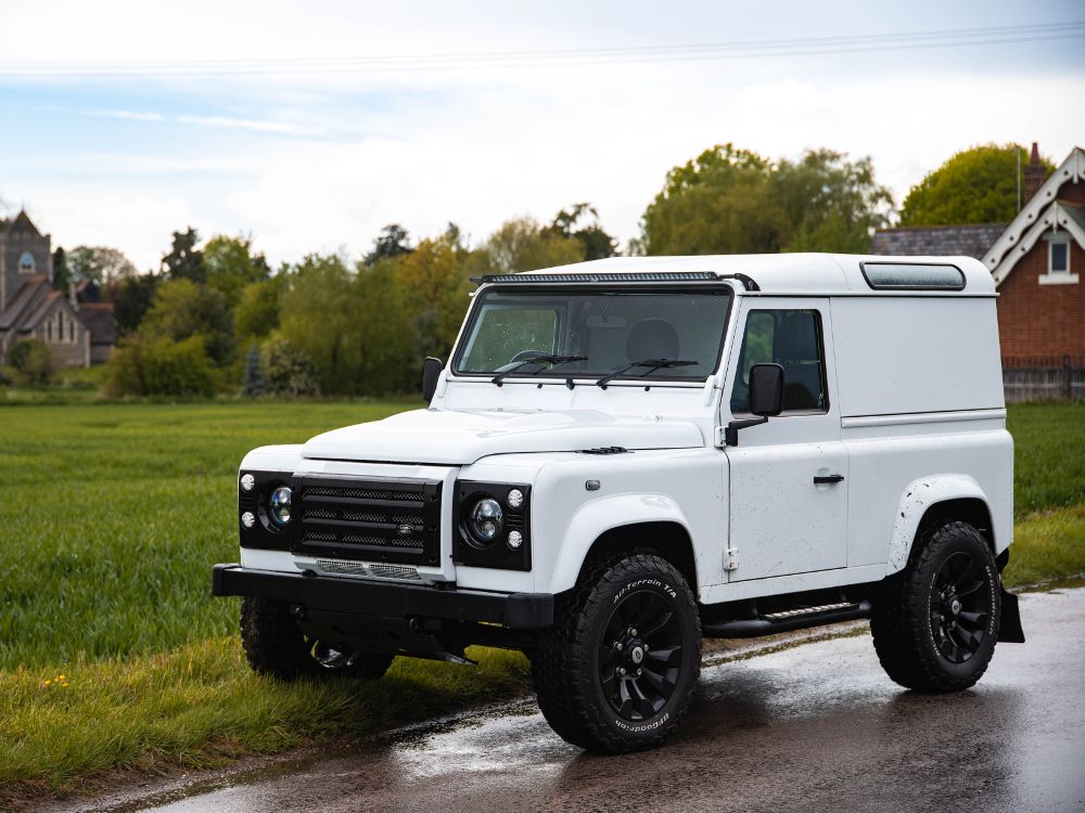 Land Rover Defender (-2018) katusekinnituse paigalduskomplekt koos tulega