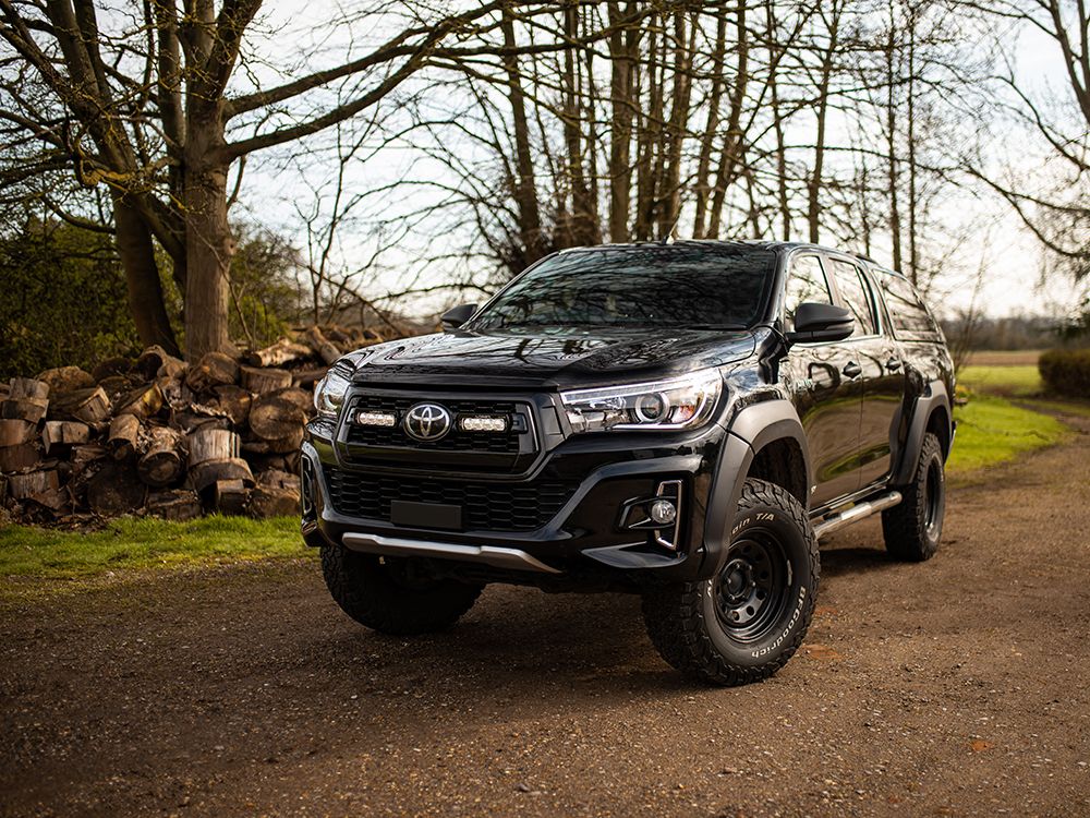 Toyota Hilux (2017+) paigalduskomplekt koos tuledega